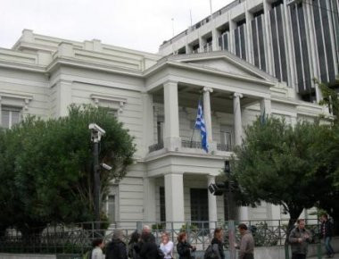 Ελληνικό ΥΠΕΞ για επίθεση στο Παρίσι: «Η Δημοκρατία δεν εκφοβίζεται»